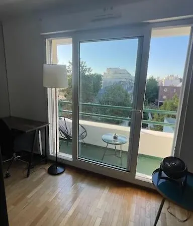 Beau Spacieux Et Calme Dans De Standing Apartment *